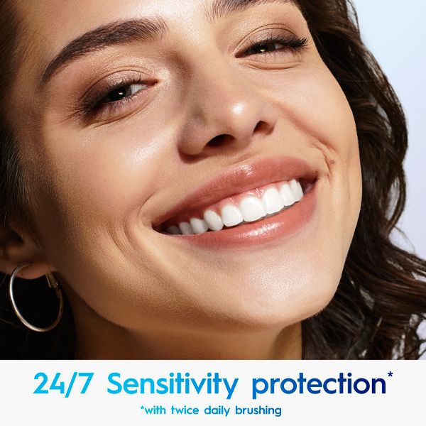 Crest 3D White Advanced Sensitivity Relief Fluoride Whitening Toothpaste - Mint - 3.3oz