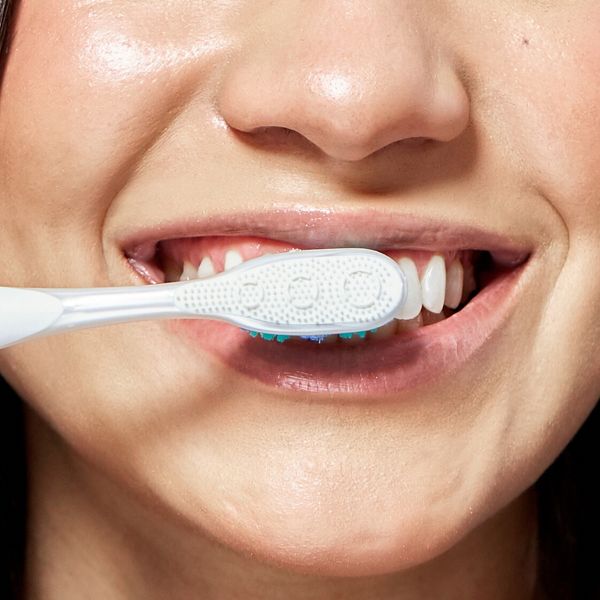 Colgate 360 Optic White Whitening Toothbrush - Soft